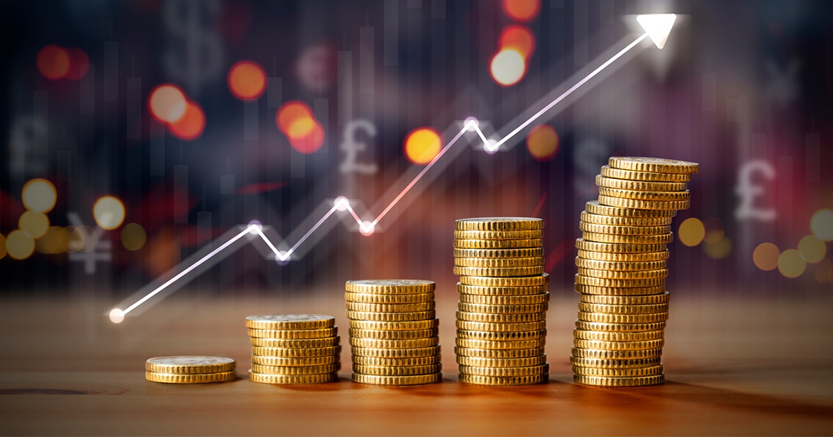 the price of gold represented by growing stacks of coins